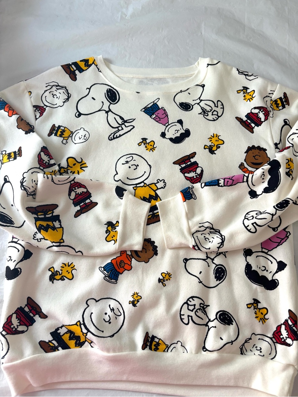 NWT Peanuts Snoopy & Friends White Sweatshirt Crewneck SZ L 11-13 Juniors - Picture 5 of 12